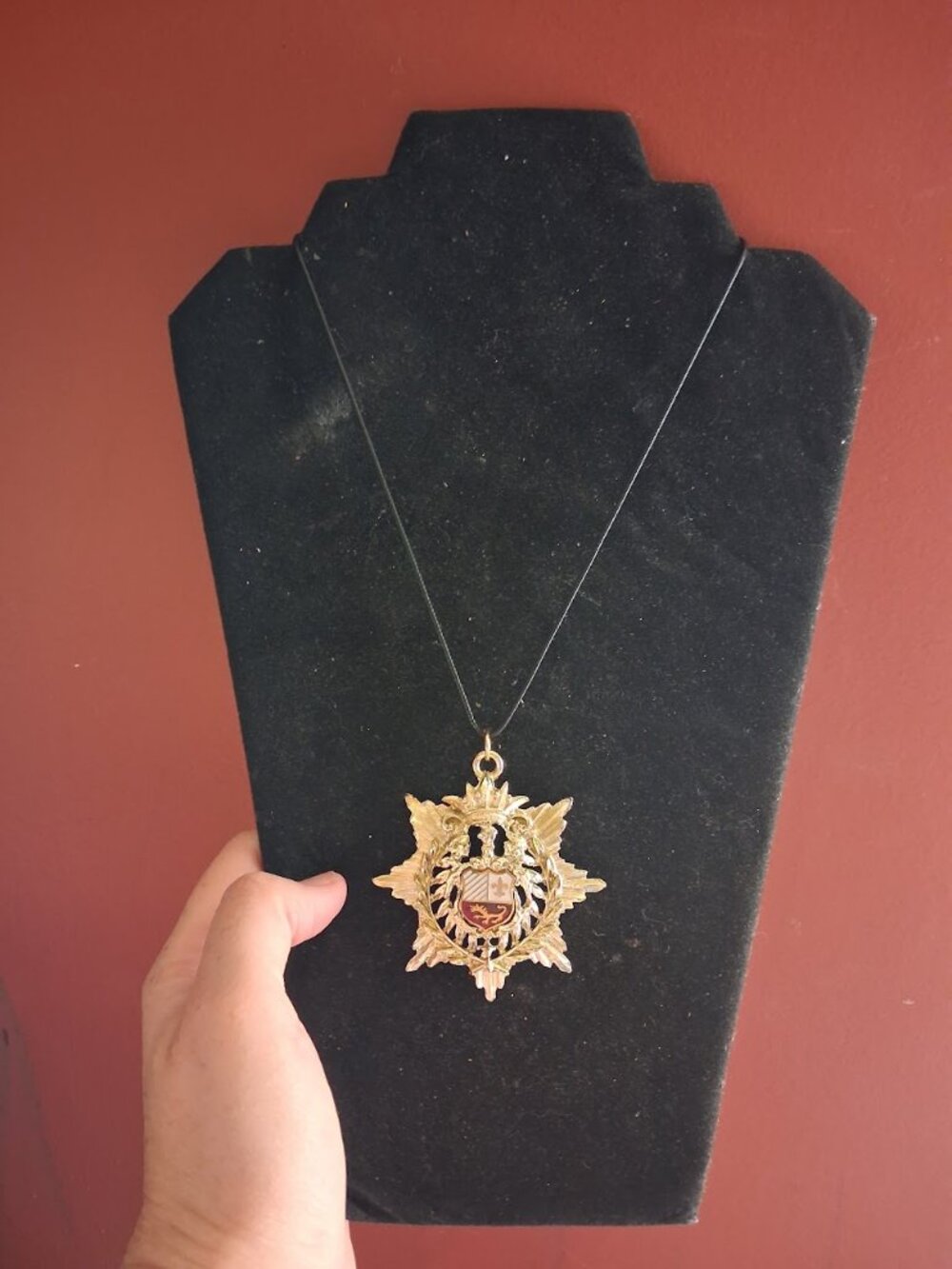 18 inch Crest necklace